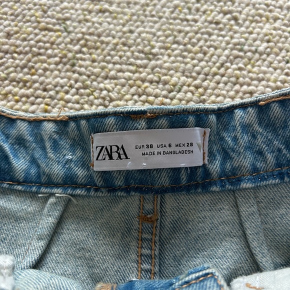 Zara High Waisted Women’s Jean Shorts - Picture 2 of 4